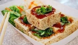 央视新闻爆料臭豆腐视频,臭豆腐制作过程引关注，食品安全再成焦点